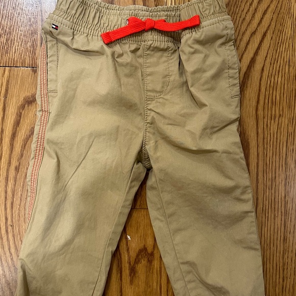 Tommy Hilfiger Khaki joggers - Picture 2 of 5
